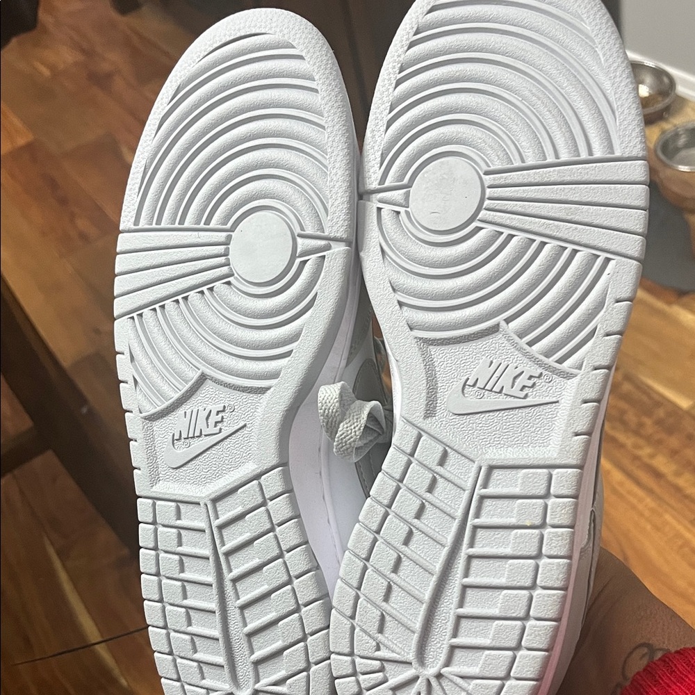 Nike Men's Gray and White Sneakers - Picture 6 of 10